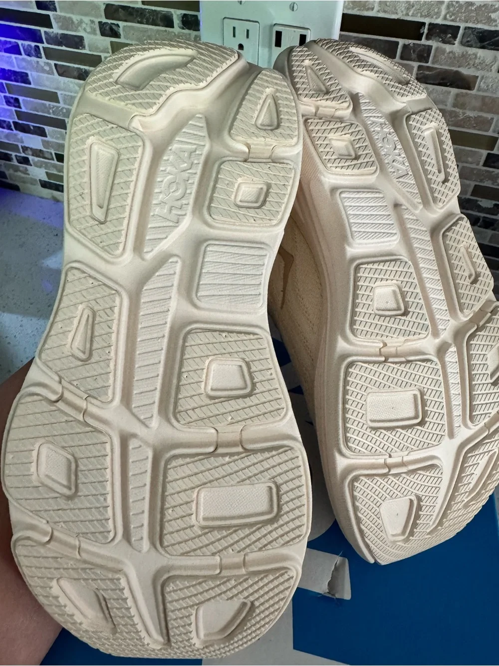 Hoka Bondi 9 Size 7.5 Women's Cream/Beige Cushioning Running Shoes